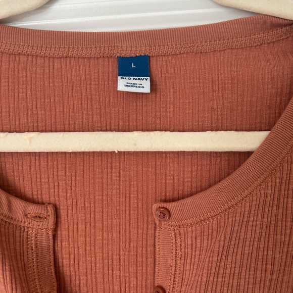 Old Navy Rust Ribbed Henley - Picture 2 of 3